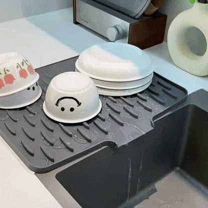 🍴En bra hjälpare i köket💧Multifunktionell och vikbar dräneringsmatta i silikon(🚀55 % rabatt)