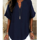👚60% RABATT! 🔥Modern, lös kortärmad topp – V-ringning med skåra, asymmetrisk fåll och lätt tyg (5 färger, S–2XL) 🌸